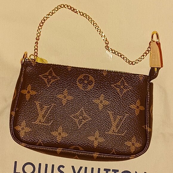Authentic Louis Vuitton Mini Pochette Accessoires - Picture 4 of 8